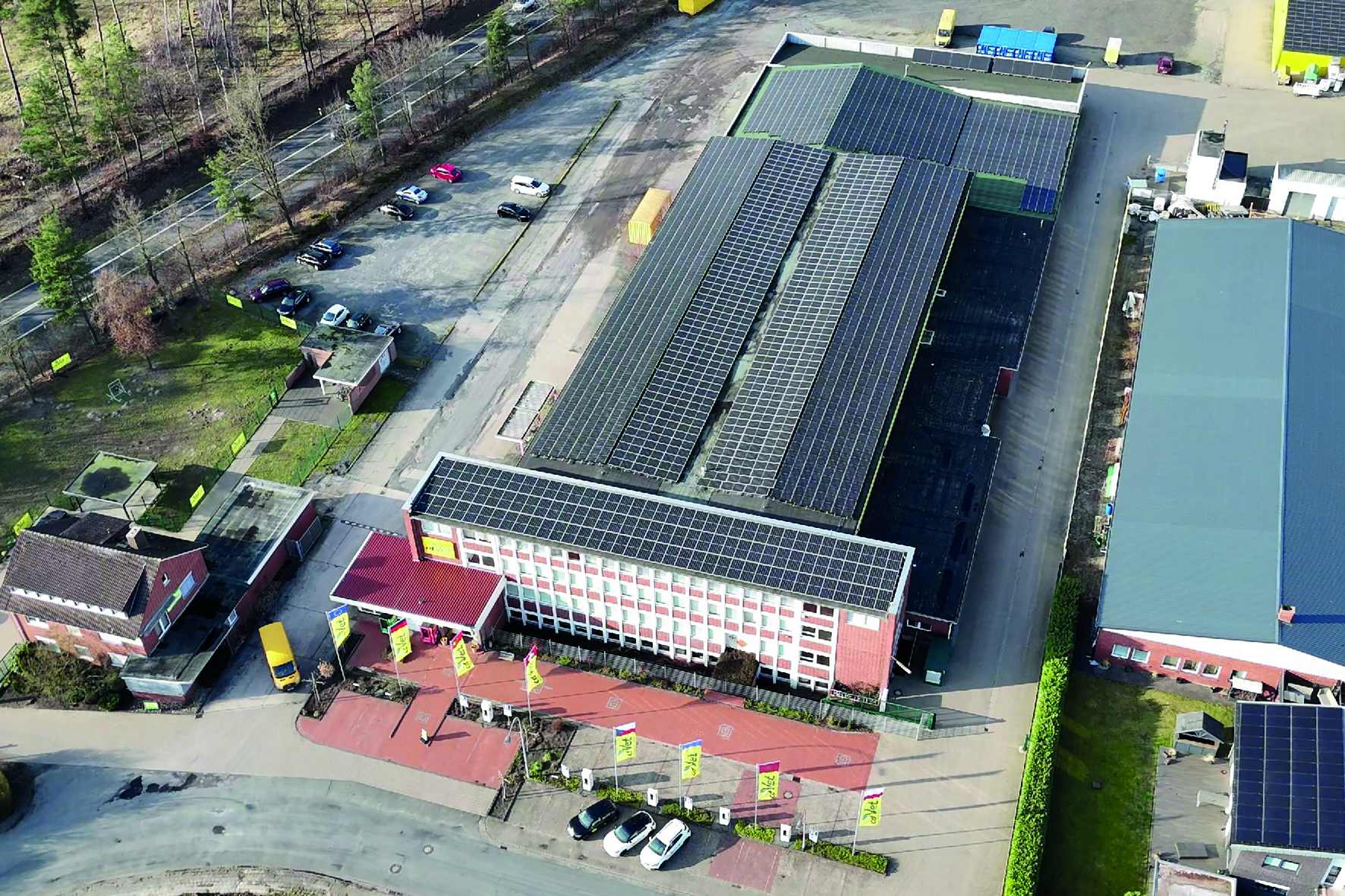 Solarkollektoren, Solardach, Industriegebäude, Parkplatz, Luftaufnahme
